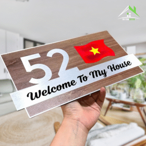 Biển Số Nhà Alu Xước Bạc – In UV Vân Gỗ – Cờ Việt Nam Nổi
