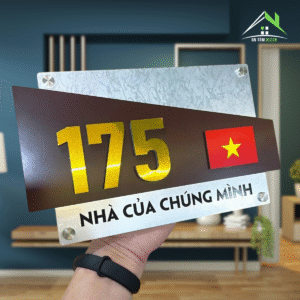 Biển Số Nhà Có Cờ Việt Nam Nền Vân Đá Trắng + Nâu – Số Nổi Vàng Gương