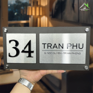 BẢNG, BIỂN SỐ NHÀ, Nền Alcorest +Mica cán ghi sần, inox 304 xước bạc, số nhà nổi, ngoài trời BSN-AT1