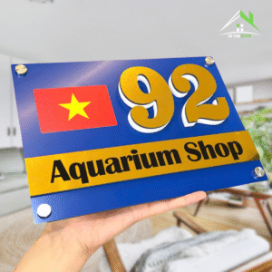 Biển Số Nhà Nền Xanh Dương – Cờ Việt Nam Nổi – Chữ Số Vàng Gương Nổi 10mm