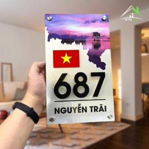 Biển Số Nhà In UV Họa Tiết – Cờ Việt Nam Nổi – Chất Liệu Xước Bạc Sang Trọng